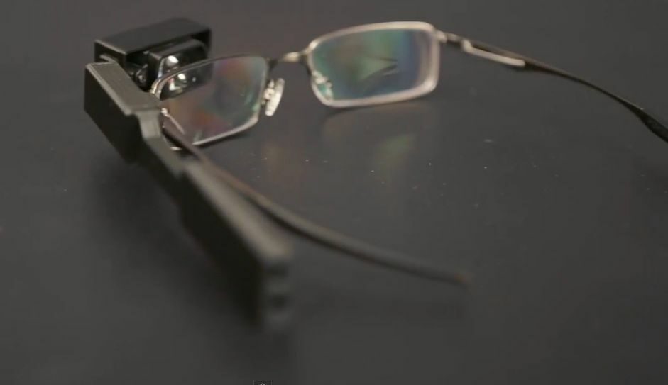 Почитатели на технологиите създават конкуренти на Google Glass в домашни условия (видео)