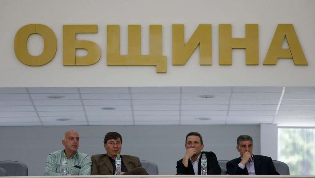 Иван Ценов (вляво) ще продължи работата си в баскетболната лига