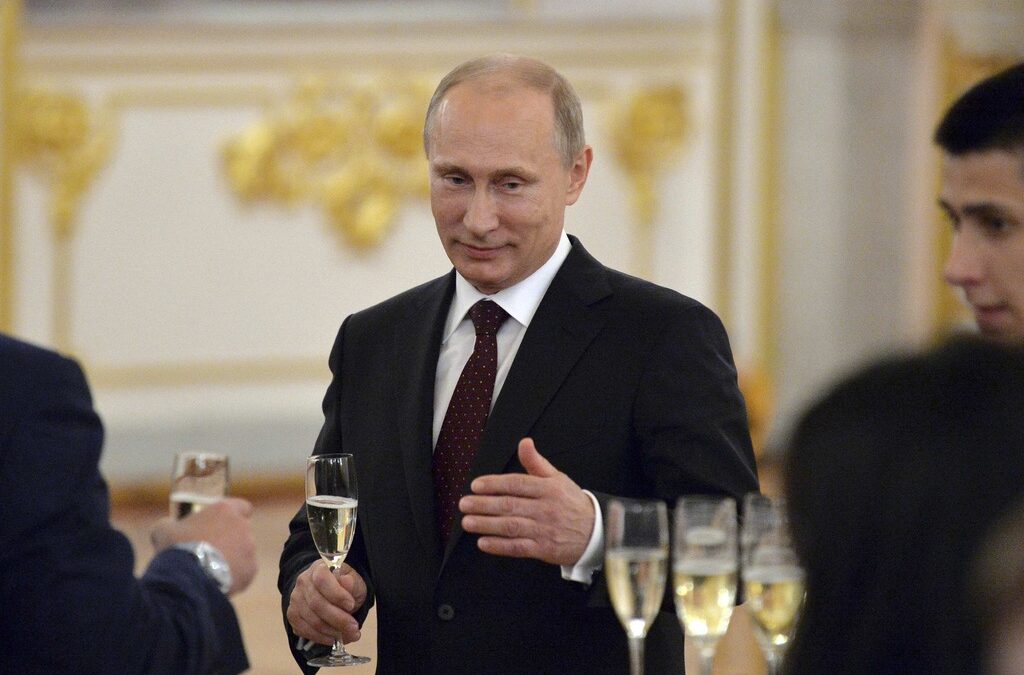 Руският президент Владимир Путин по време на събитие през тази седмица с отбора по хокей на лед на страната, който стана световен шампион.<br /><br /> Руският президент Владимир Путин по време на събитие през тази седмица с отбора по хокей на лед на страната, който стана световен шампион.<br /><br />
