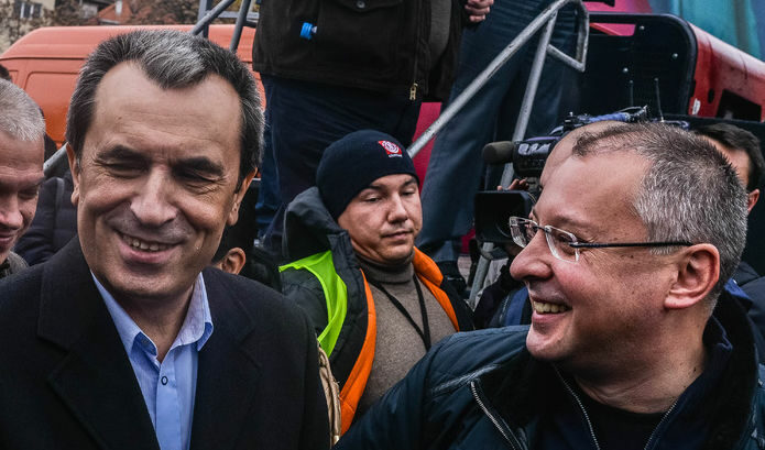Сергей Станишев  и Пламен Орешарски на митинг миналата година в подкрепа на правителството