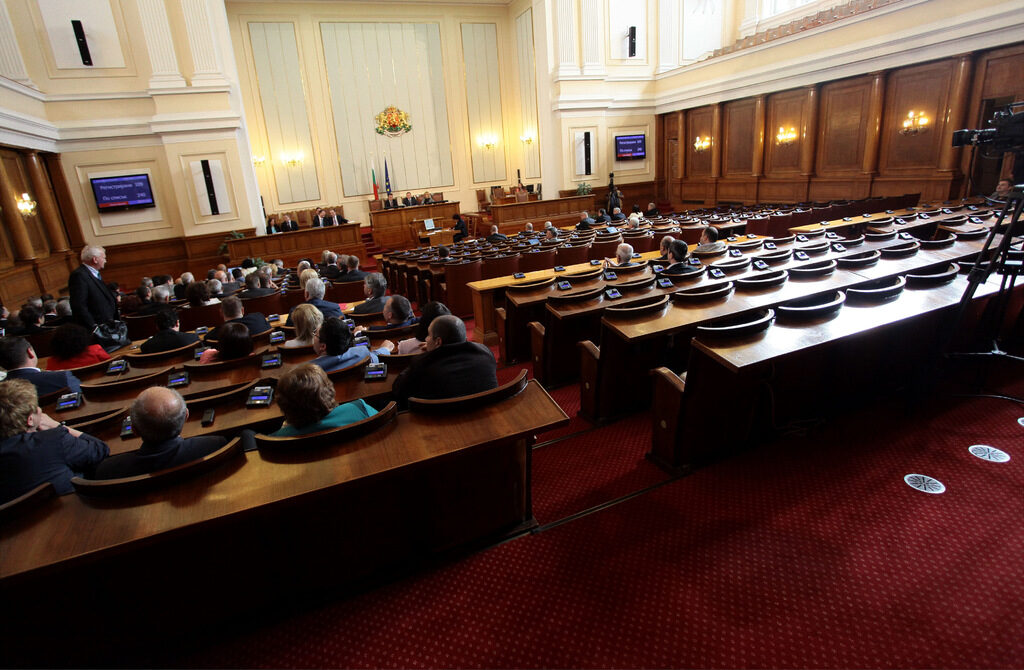 Рокади в кабинета и парламента заради избраните за евродепутати