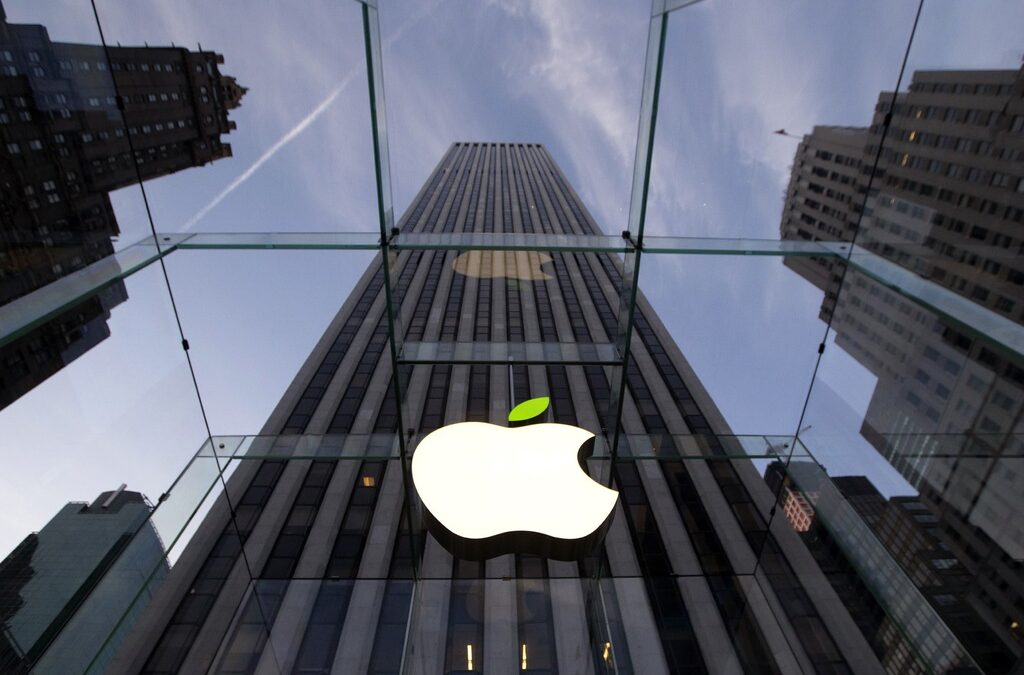 Производството на Apple iWatch може да започне след месец