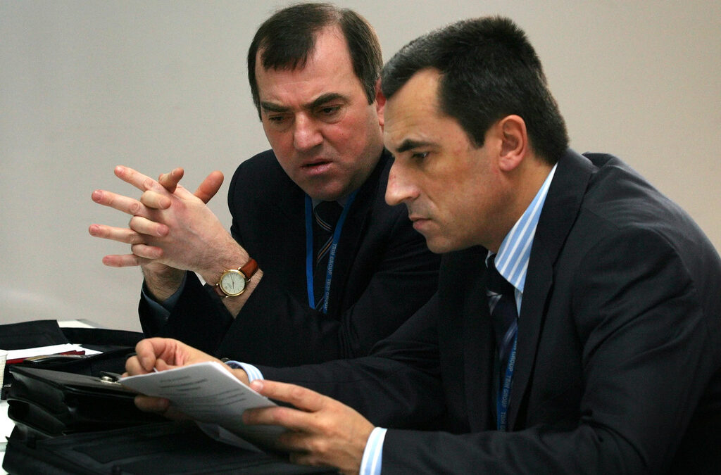 Стоян Александров и Пламен Орешарски на банков форум през 2004 г.