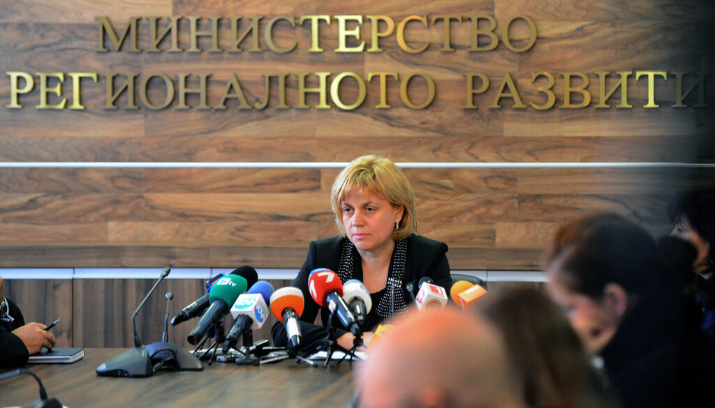 Ситуацията с КТБ няма да попречи на програмата за саниране, увери Терзиева