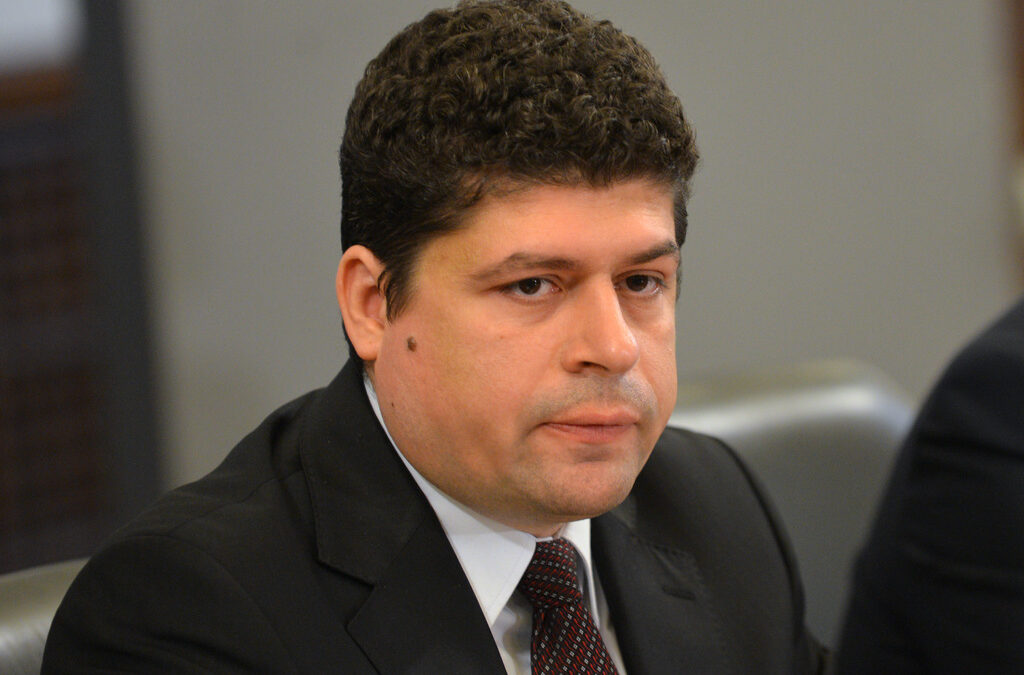 Министър Греков опитва от доста време да смени шефа на фонда Мирослав Николов (на снимката), но не успява да осигури кворум на заседанията на надзорния съвет, който трябва да го гласува. Министър Греков опитва от доста време да смени шефа на фонда Мирослав Николов (на снимката), но не успява да осигури кворум на заседанията на надзорния съвет, който трябва да го гласува.