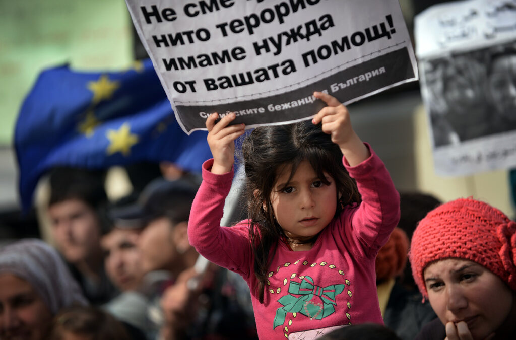 Снимката е от протест на бежанци от Сирия в София.