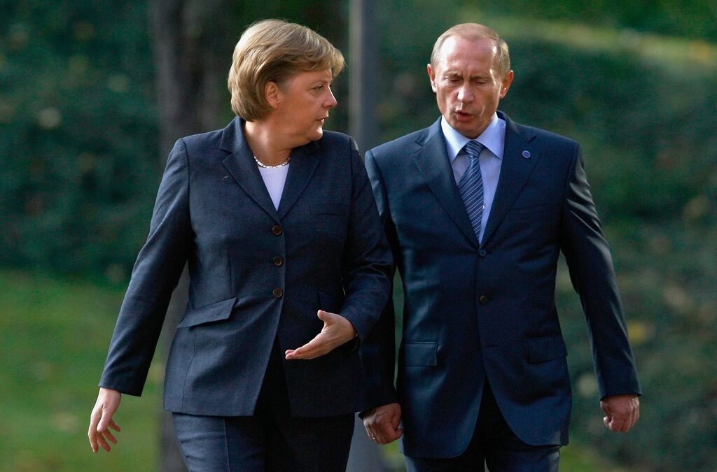 Германският канцлер Ангела Меркел и руският президент Владимир Путин Германският канцлер Ангела Меркел и руският президент Владимир Путин