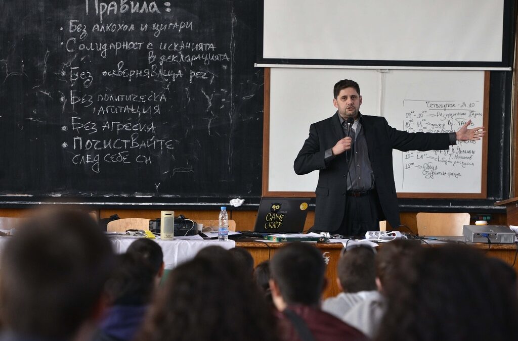 Кристиан Таков беше сред преподавателите, които изнесоха лекция пред студентите, окупирали аудитории в СУ