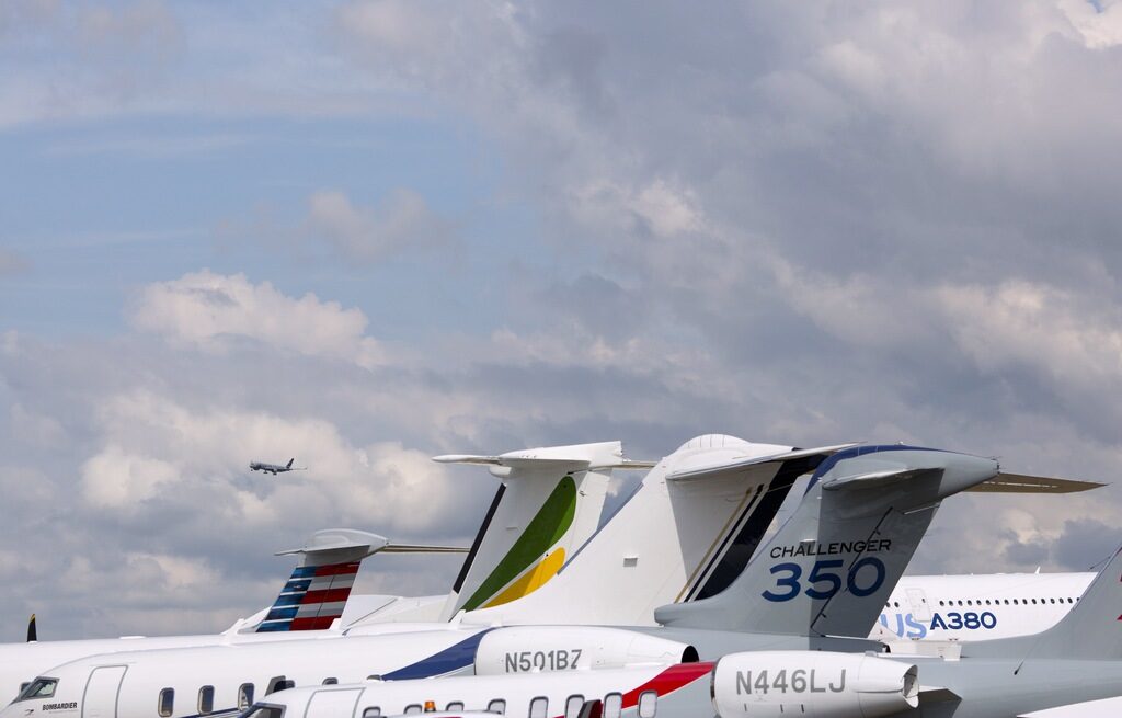 Европейският самолетостроител Еърбъс (Airbus) днес даде начало на авиоизложението във Фарнбъро с потвърждението, че ще пусне на пазара обновени версии на широкофюзелажния си модел за дълги разстояния А330, предадоха Ройтерс и Франс прес.