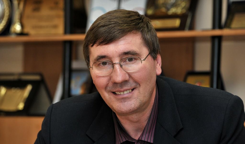 Георги Глушков смята, че покривът на залата спешно трябва да се ремонтира