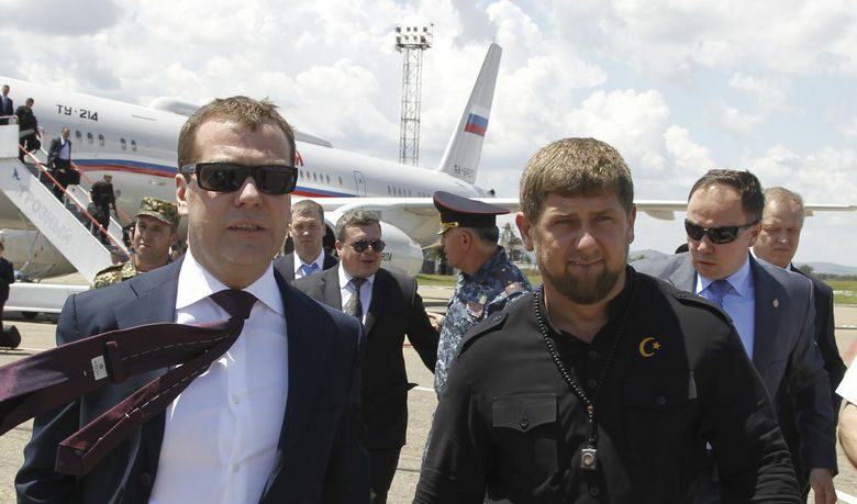Рамзан Кадиров (вдясно) с премиера на Русия Дмитрий Медведев Рамзан Кадиров (вдясно) с премиера на Русия Дмитрий Медведев