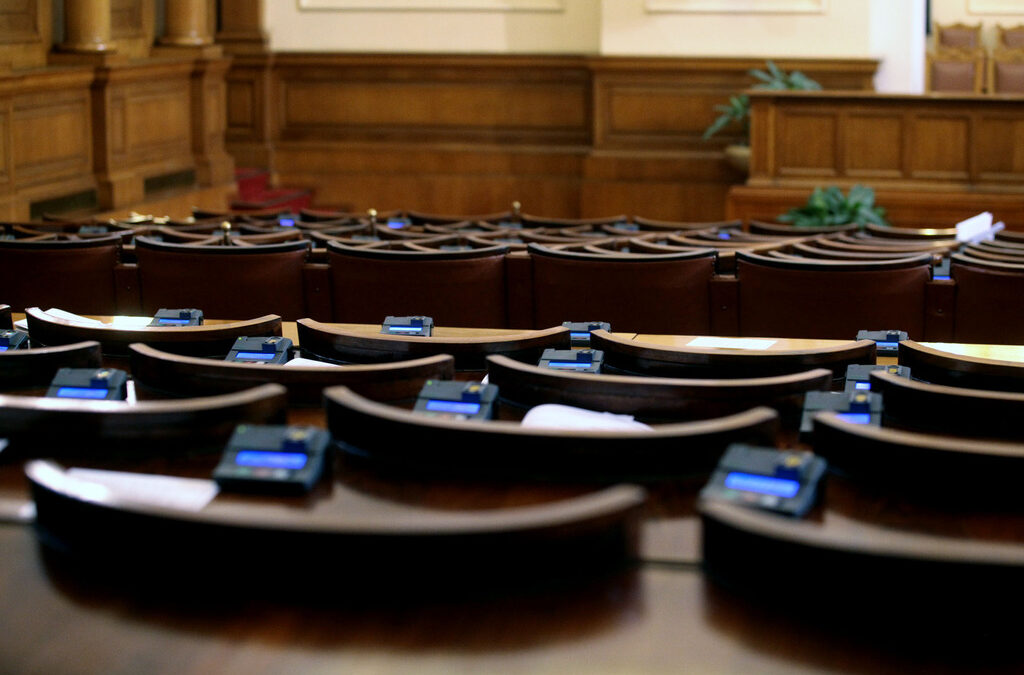 И днес парламентът няма да заседава, две трети от депутатите не дойдоха на работа