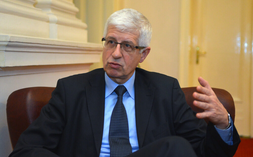 Румен Овчаров