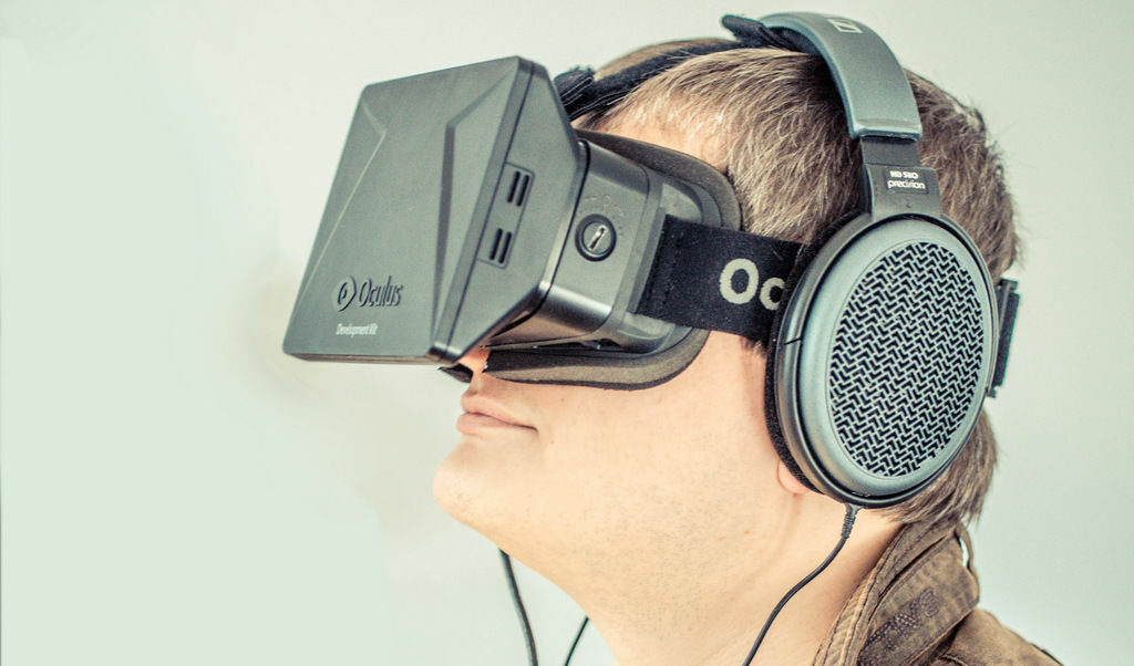 Facebook ще плаща на всеки, който открие бъгове в Oculus Rift