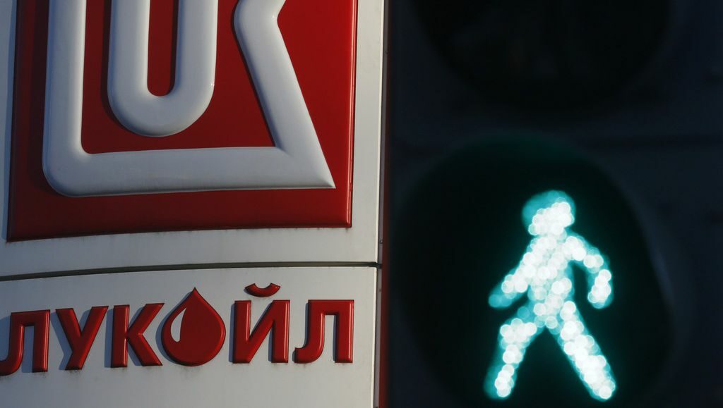 "Лукойл" и "Газпром" са сред новите санкционирани от САЩ фирми