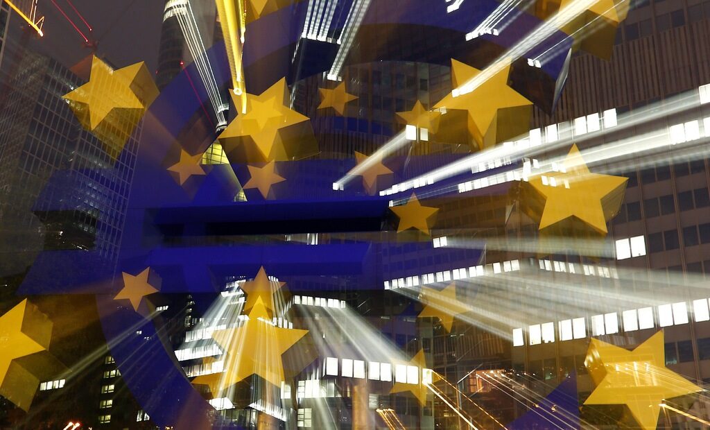 Economist: Ако напусне еврозоната, Гърция ще се върне към тежка рецесия