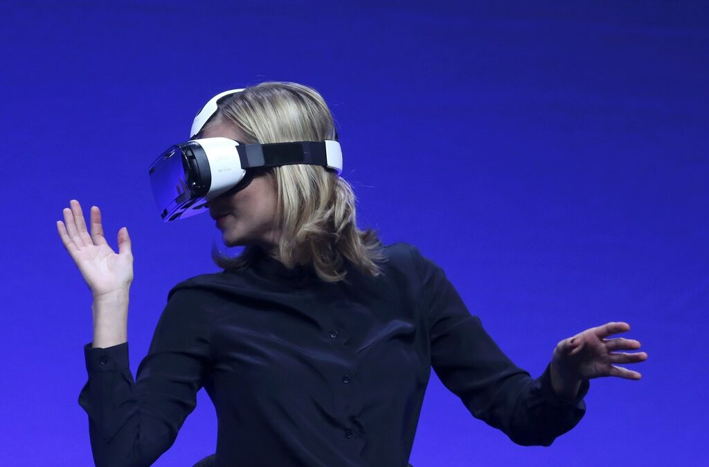 Samsung Gear VR е разработен заедно с Oculus и е сред първите виртуални очила, които ще са достъпни на масовия пазар.