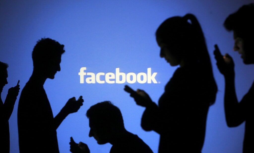 Facebook започва кампания за борба с ебола