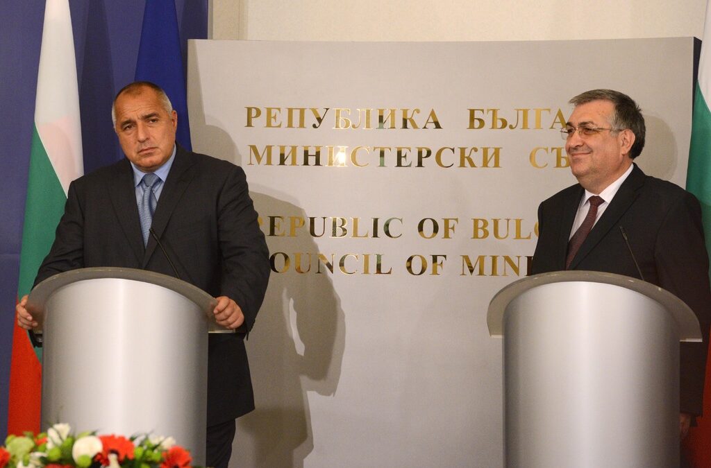 Бойко Борисов и Георги Близнашки при предаването на властта