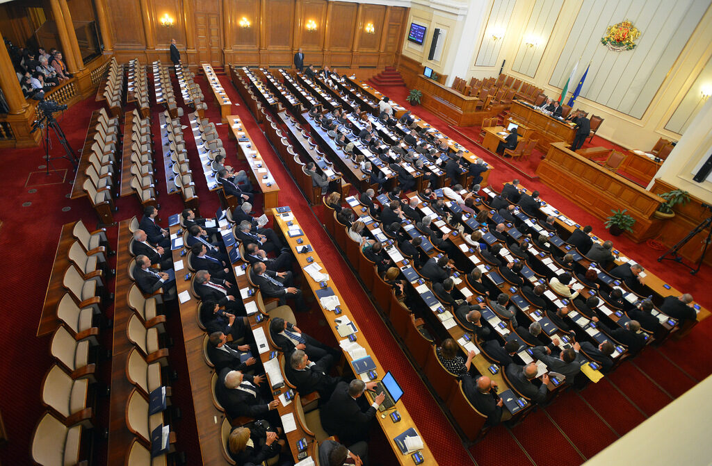 Парламентът е на път да си направи телевизия