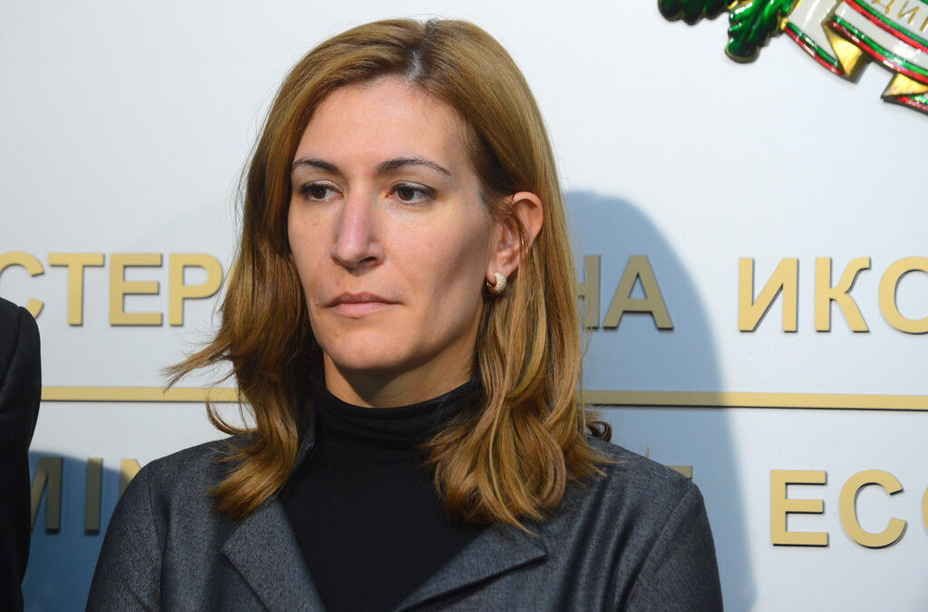 Николина Ангелкова, министър на туризма