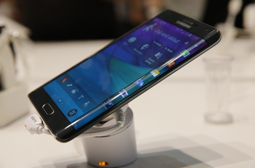 Добрите отзиви на Note Edge мотивират Samsung да развие този сегмент още повече.