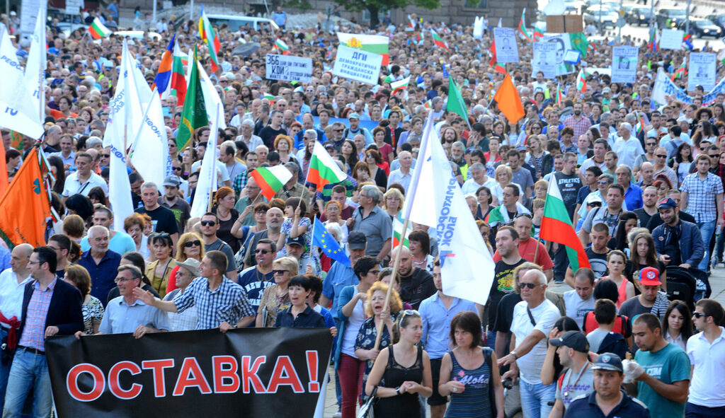 На 365-ия протест от серията #ДАНСwithme все още в очакване на оставката на кабинета "Орешарски".