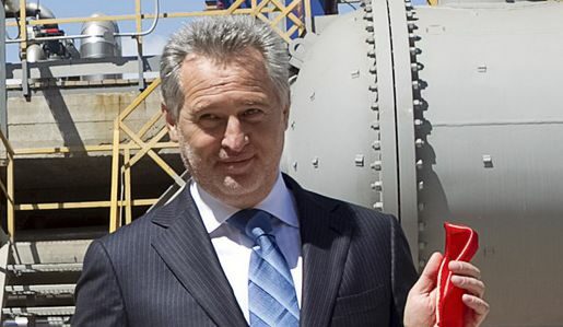 "Газпромбанк" поиска от украински олигарх спешно да върне над $840 млн.