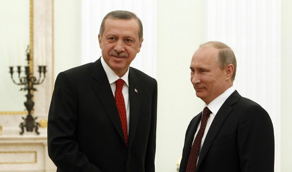 Архивна снимна на Ердоган и Путин от срещата им през 2012