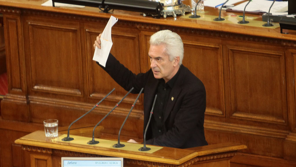Предозиране: "Атака" подхвана Вежди Рашидов за спектакъл с гей порно във Варна