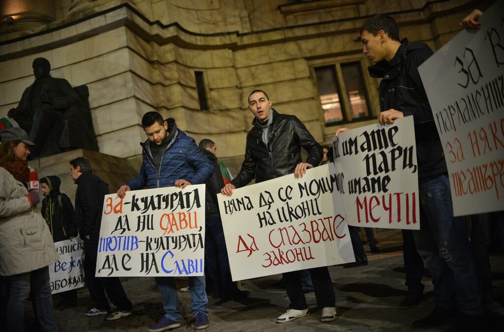 "Против културата да е на Слави", скандираха "Ранобудните студенти"