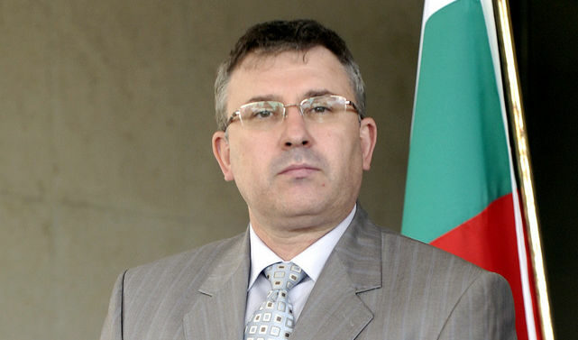 Бивш член на КЗК стана зам.-министър на отбраната по препоръка на Фронта