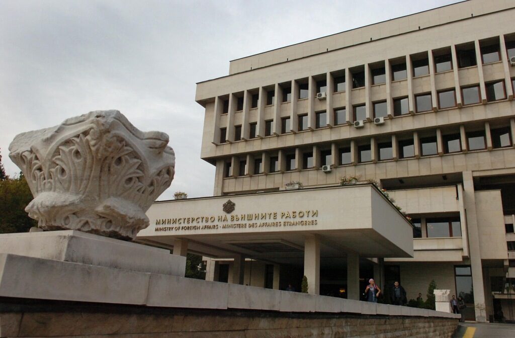 Външно министерство ще поиска арестуваните в Белград българи да бъдат пуснати