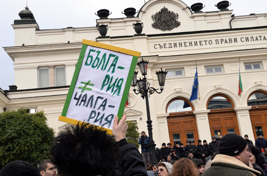 От протеста на артисти и интелектуалци срещу председателството на Слави Бинев на комисията по култура в парламента От протеста на артисти и интелектуалци срещу председателството на Слави Бинев на комисията по култура в парламента