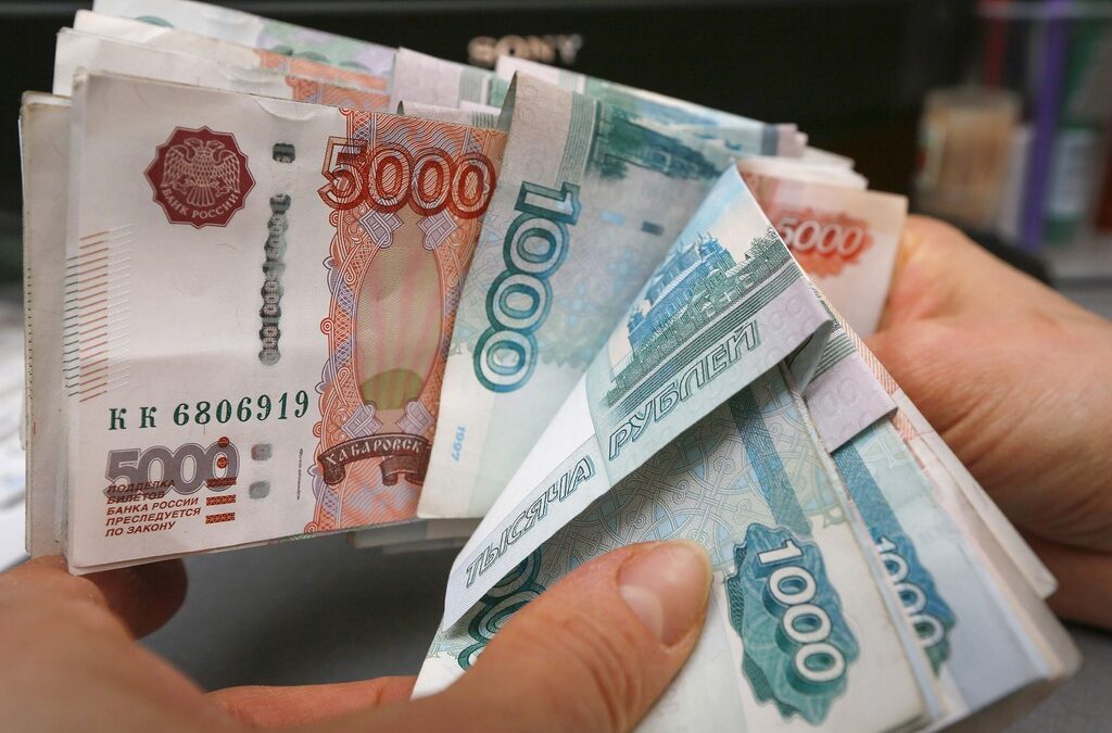Все по-силна доларизация заплашва руската икономика