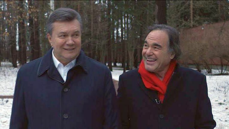 Оливър Стоун снима филм за "неонацистите от Майдана"