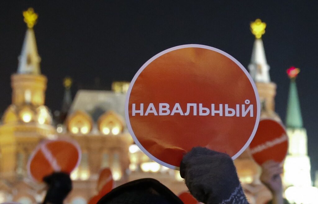 Навални беше задържан вчера на път за митинг в своя подкрепа, състоял се на Манежния площад в Москва.
