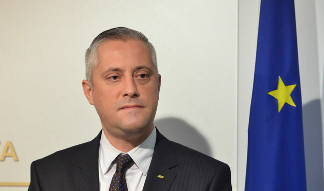 Божидар Лукарски, министър на икономиката Божидар Лукарски, министър на икономиката