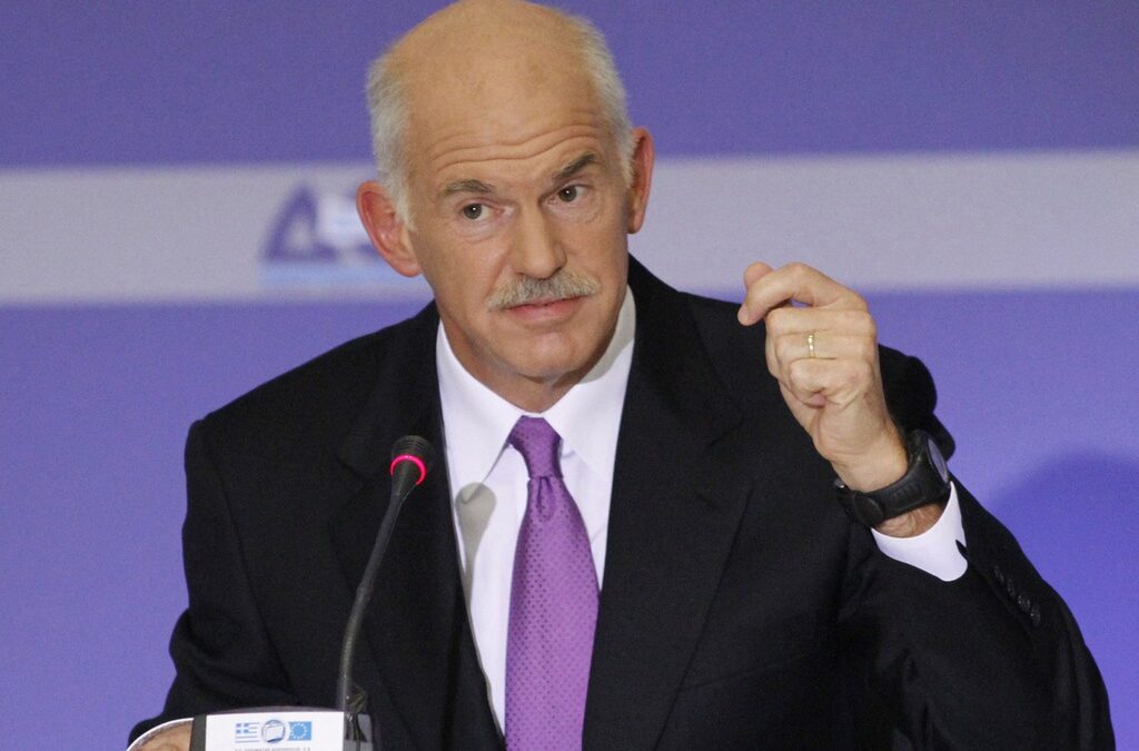 Папандреу на пресконференция в Тесалоники (снимката е архивна)