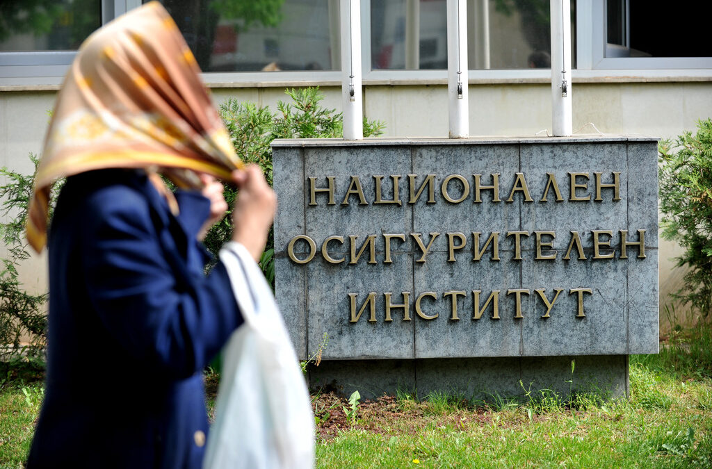 През 2010 г. се прие, че работодателят трябва да изплаща 70% от надницата на служител  за първите три дни от отсъствието му от работа вместо само за един ден.