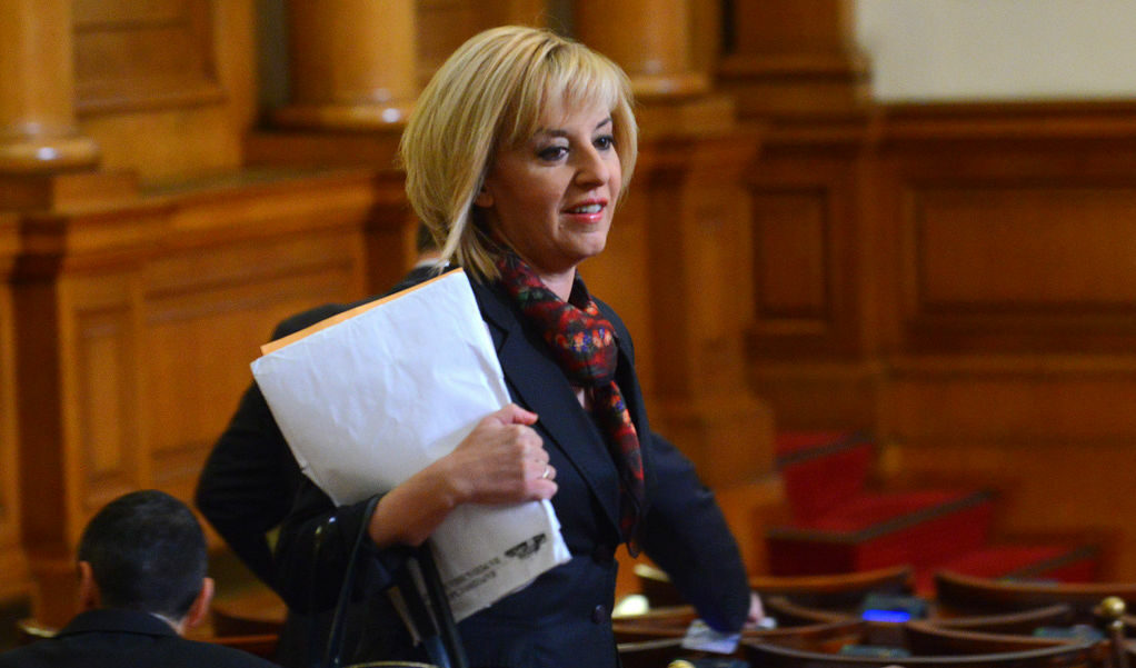 Манолова заподозря, че министър Горанов се готви да изяде постната пица на Дянков