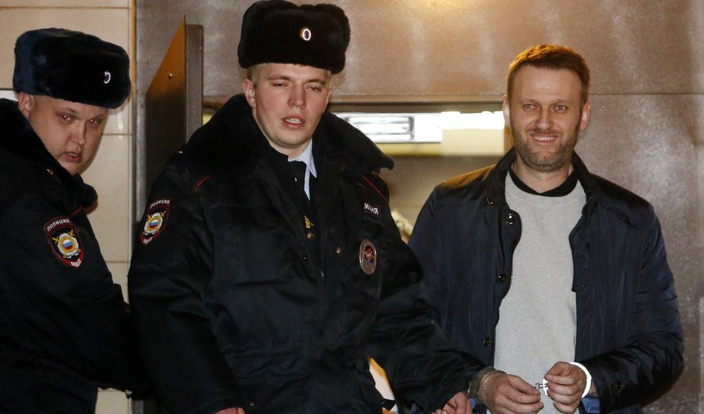 Алексей Навални получи 15 дни арест, тъй като раздавал листовки с призиви за протест