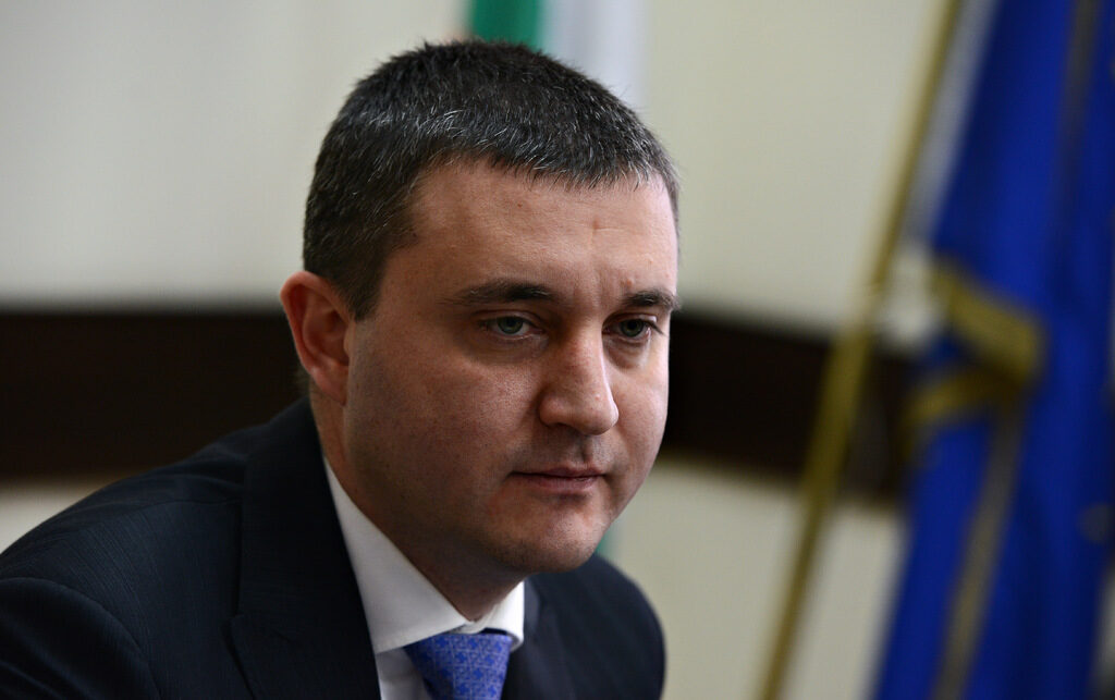 Министърът на финансите Владислав Горанов е готов да даде логото на ведомството на всяка кампания срещу контрабандата и на всяка компания, която я финансира. Министърът на финансите Владислав Горанов е готов да даде логото на ведомството на всяка кампания срещу контрабандата и на всяка компания, която я финансира.