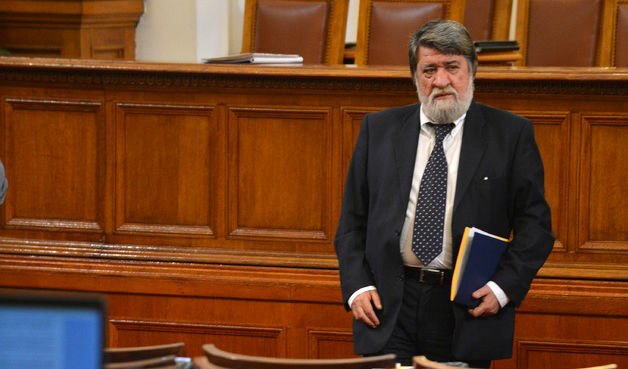 Вежди Рашидов се обяви против събарянето на паметника пред НДК
