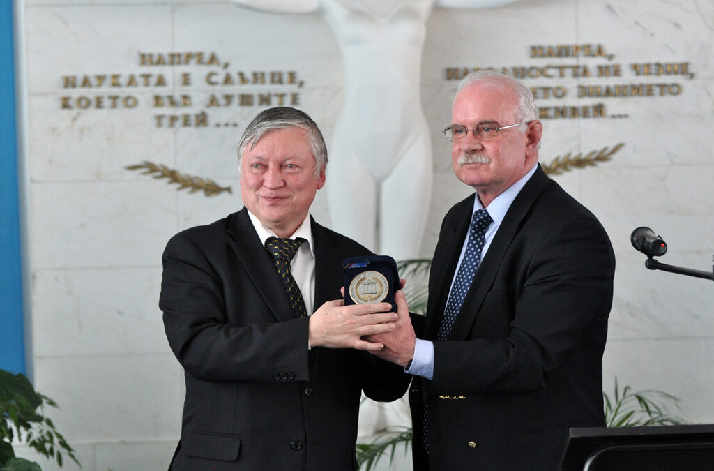 Карпов беше награден от ректора на НСА Пенчо Гешев