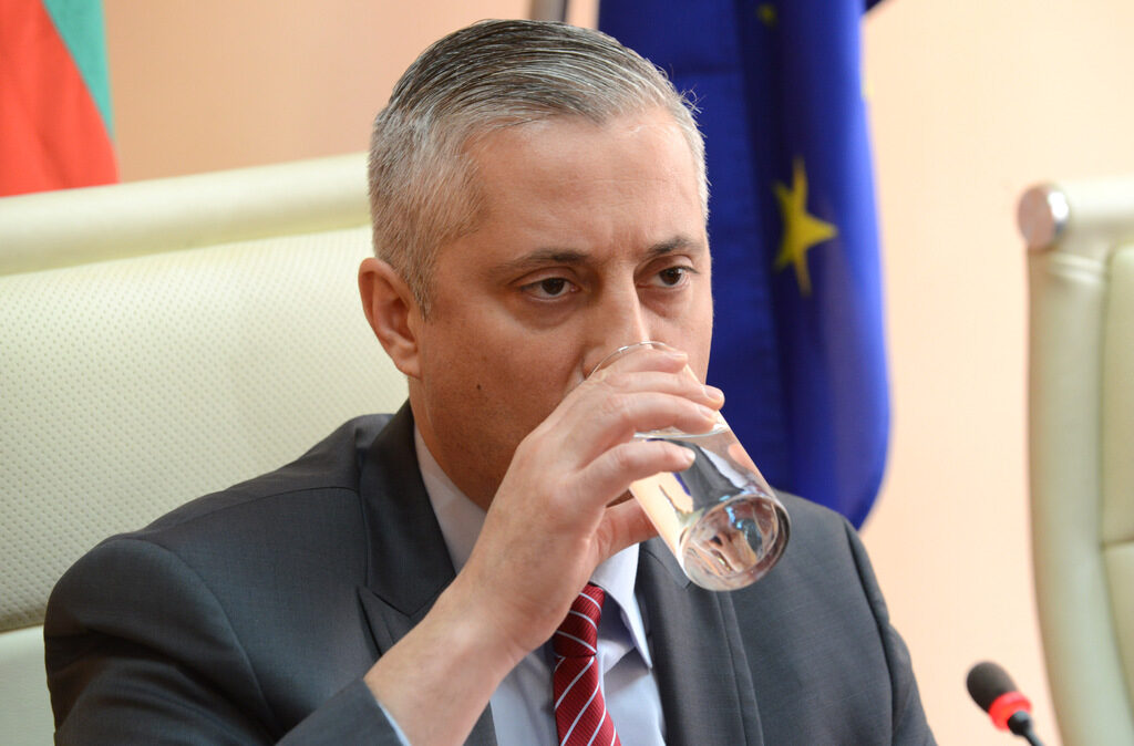 Лукарски няма да обжалва връщането на лиценза на "Дунарит"