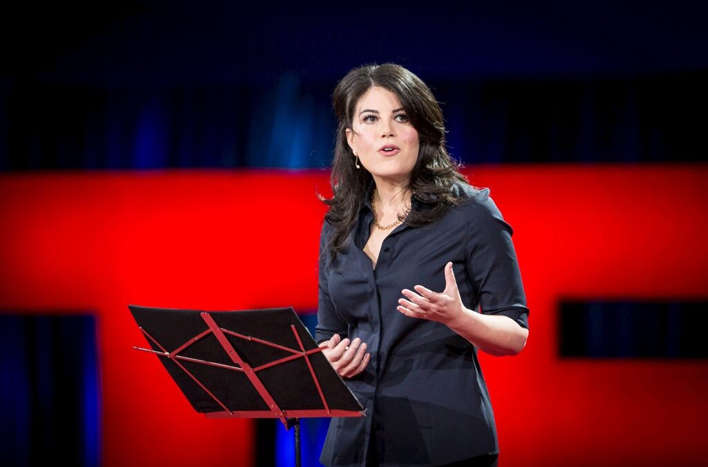 Mоника Люински по време на конференцията TED2015 във Ванкувър