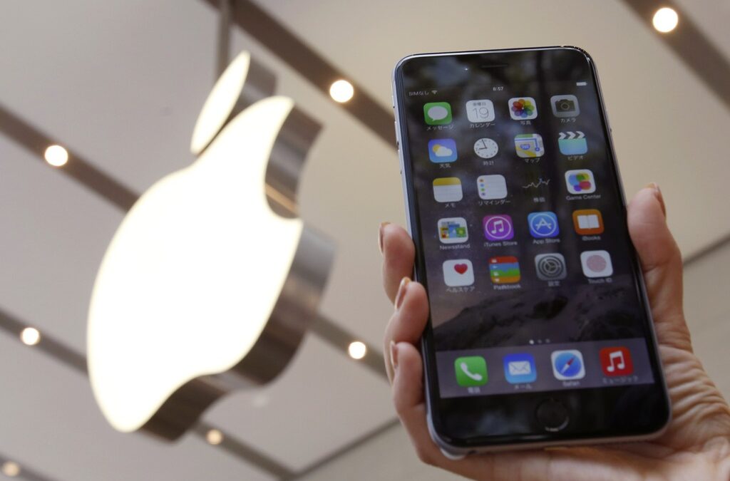 Apple може да представи три нови iPhone-а през тази година