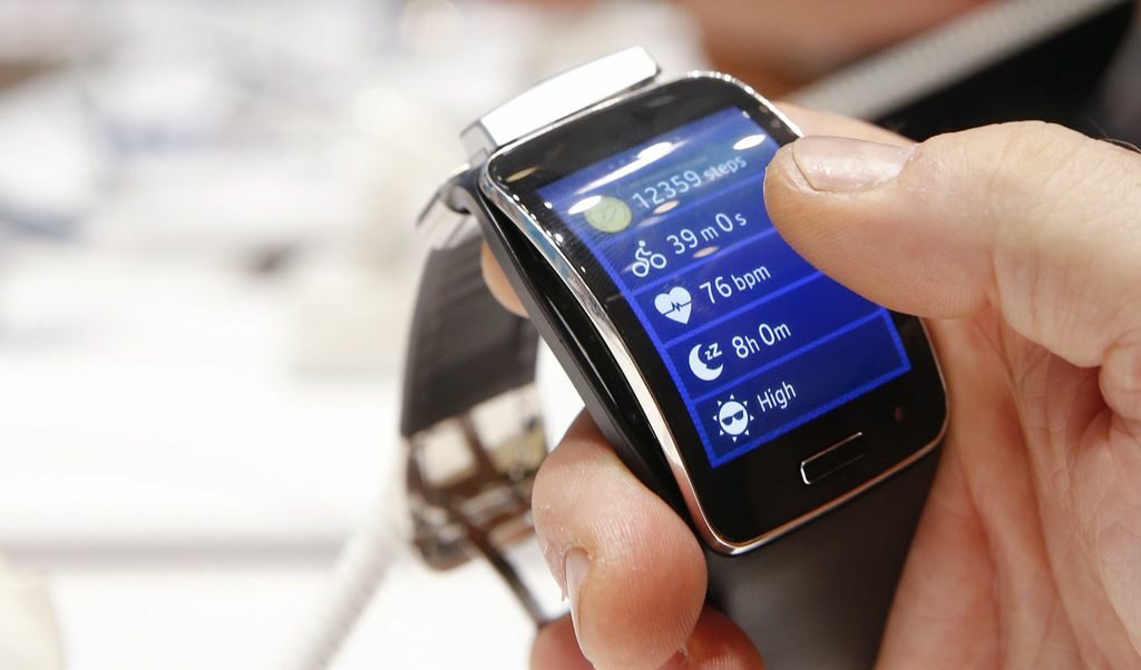 Сегашният флагман при умните часовници на Samsung - Gear S.