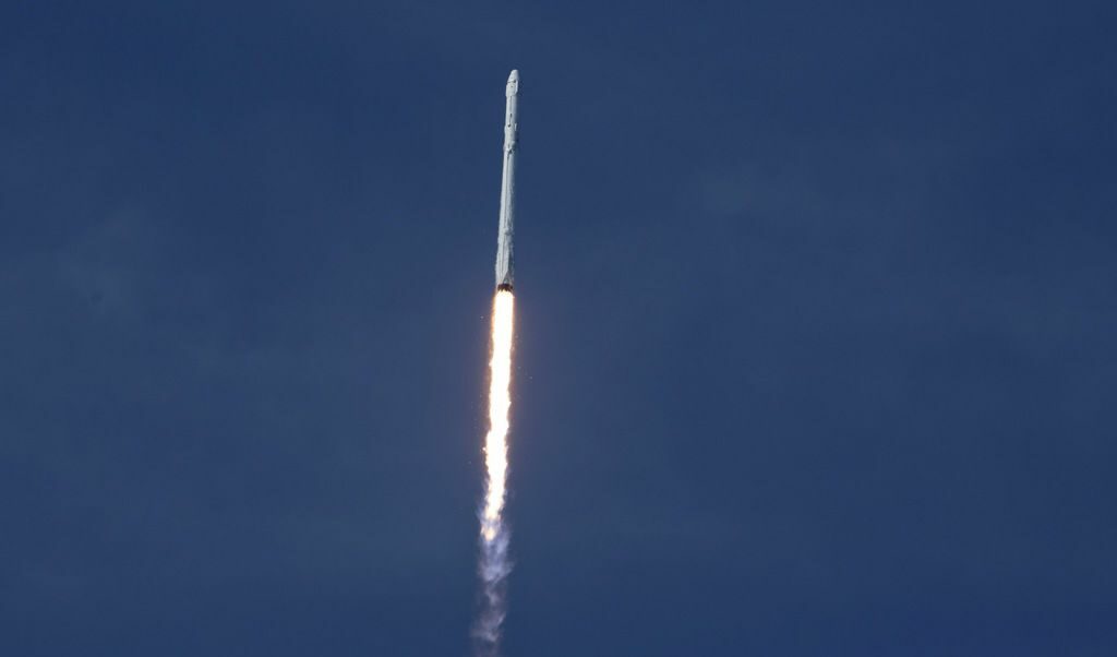 Видео: Неуспешното приземяване на ракетата на "SpaceX" в океана